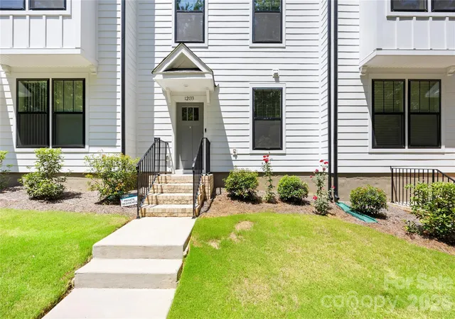 3rd image of 12133 Storm Ln, Charlotte, NC 28277 | MLS# 4413433