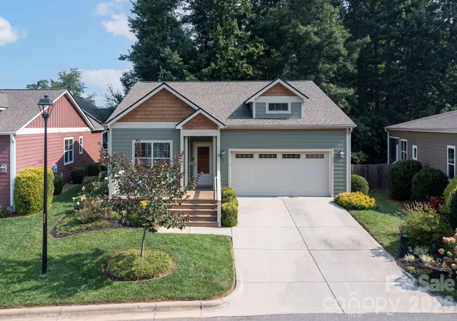 Photo 2 of Single family home for sale at 10 Meeting St, Asheville, NC 28803 | MLS# 4413434 | Listing updated on 2026-10-01