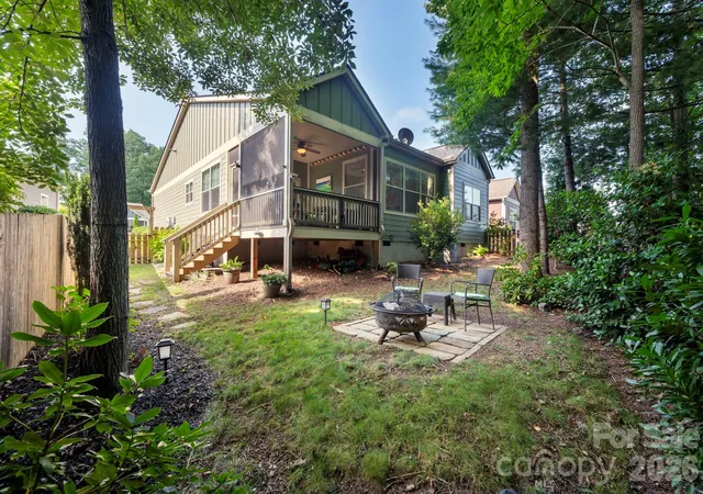 Photo 1 of Single family home for sale at 10 Meeting St, Asheville, NC 28803 | MLS# 4413434 | Listing updated on 2026-10-09