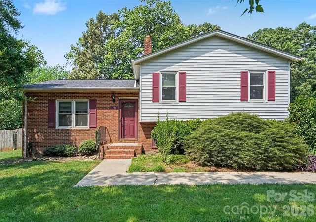 2nd image of 1751 Piney Rd, Hickory, NC 28602 | MLS# 4413437