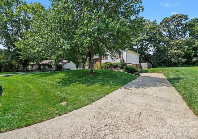 3rd image of 1751 Piney Rd, Hickory, NC 28602 | MLS# 4413437