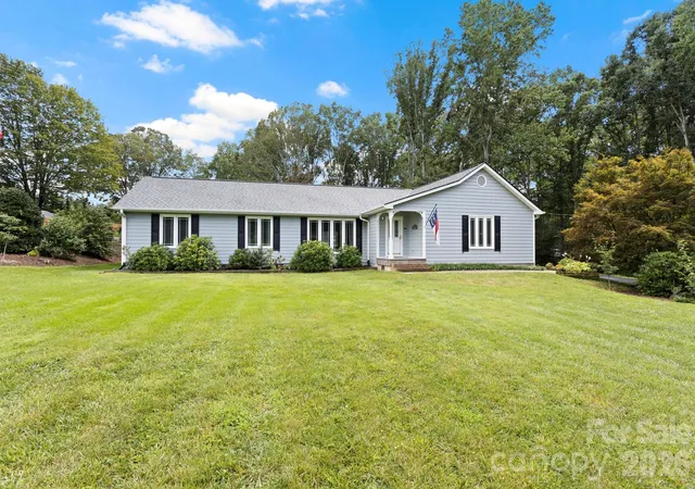 1st image of 231 Kimberly Ann Dr, Hendersonville, NC 28792 | MLS# 4413448