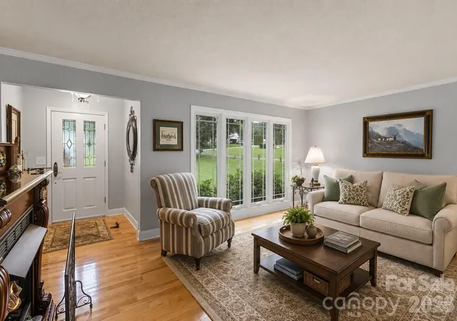 3rd image of 231 Kimberly Ann Dr, Hendersonville, NC 28792 | MLS# 4413448