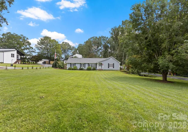 36th image of 231 Kimberly Ann Dr, Hendersonville, NC 28792 | MLS# 4413448