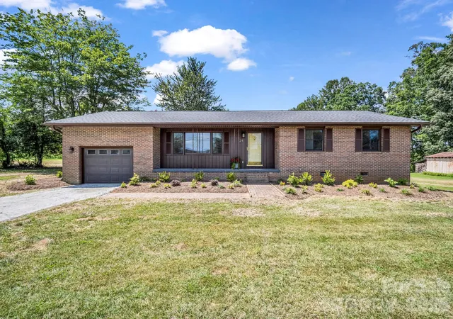 3rd image of 24 Verbena Wy #5, Flat Rock, NC 28731 | MLS# 4413467