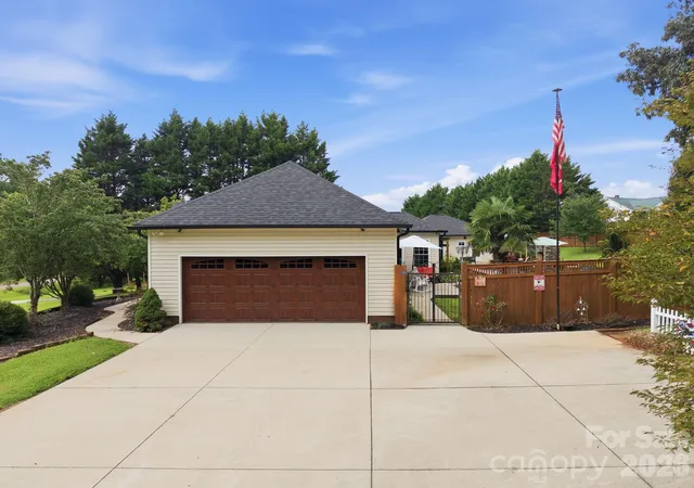 4th image of 359 Huffstetler Lake Rd, Dallas, NC 28034 | MLS# 4413475