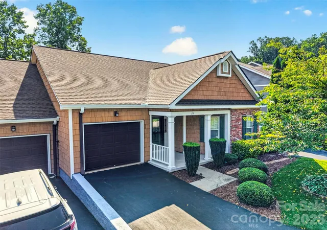 2nd image of 25 Old Pasture Wy, Hendersonville, NC 28739 | MLS# 4413477