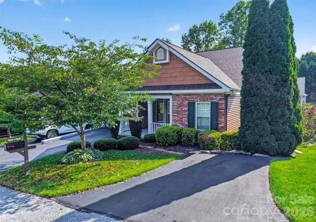 3rd image of 25 Old Pasture Wy, Hendersonville, NC 28739 | MLS# 4413477