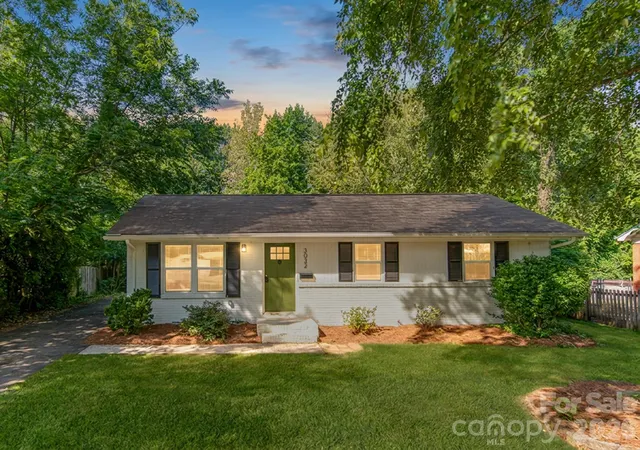 Photo 1 of Single family home for sale at 3032 Edsel Pl, Charlotte, NC 28205 | MLS# 4413489 | Listing updated on 2026-09-03