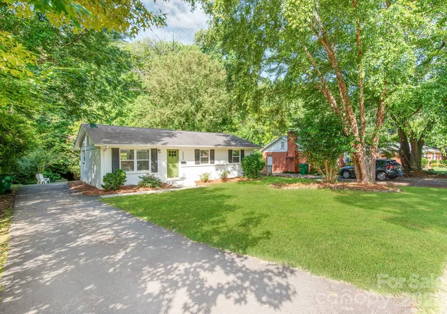 Photo 3 of Single family home for sale at 3032 Edsel Pl, Charlotte, NC 28205 | MLS# 4413489 | Listing updated on 2026-09-03