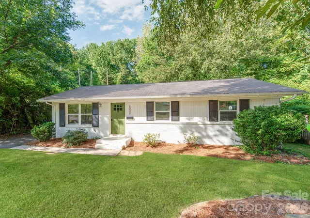 Photo 3 of Single family home for sale at 3032 Edsel Pl, Charlotte, NC 28205 | MLS# 4413489 | Listing updated on 2026-09-22