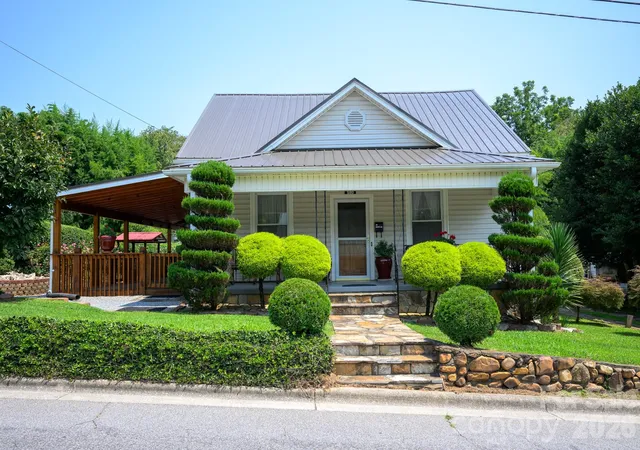 Photo 1 of Single family home for sale at 580 Baldwin Ave, Marion, NC 28752 | MLS# 4413490 | Listing updated on 2026-08-13