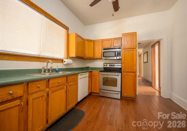 Photo 5 of Single family home for sale at 580 Baldwin Ave, Marion, NC 28752 | MLS# 4413490 | Listing updated on 2026-08-13