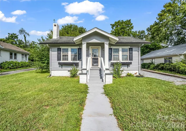 1st image of 116 Beverly Ave, Hendersonville, NC 28792 | MLS# 4413491