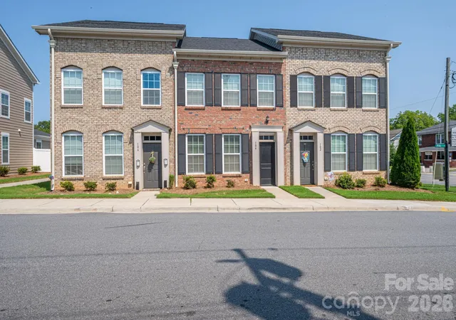 Photo 3 of Single family home for sale at 104 W Pine St, Lincolnton, NC 28092 | MLS# 4413515 | Listing updated on 2026-09-01