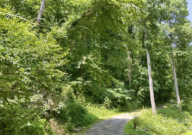 15th image of 28 Mountain Breeze Trl, Asheville, NC 28803 | MLS# 4413531