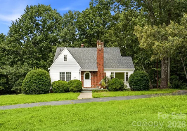 Photo 1 of Single family home for sale at 3732 Hickory Hwy, Statesville, NC 28677 | MLS# 4413535 | Listing updated on 2026-09-04