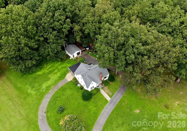 Photo 2 of Single family home for sale at 3732 Hickory Hwy, Statesville, NC 28677 | MLS# 4413535 | Listing updated on 2026-09-04