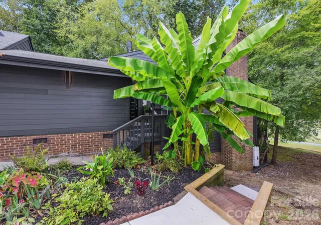 Photo 2 of Townhouse for sale at 8923 St Croix Ln, Charlotte, NC 28277 | MLS# 4413559 | Listing updated on 2026-10-27