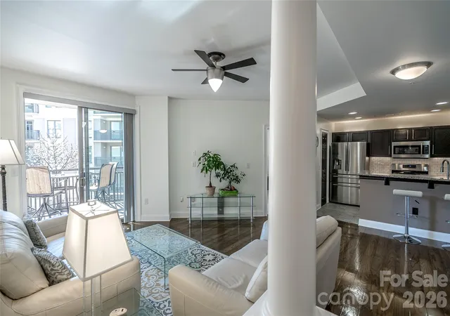 Listing Photo 4 - Condo for sale in building located at 718 W Trade St, Charlotte, NC 28202 - Unit #605