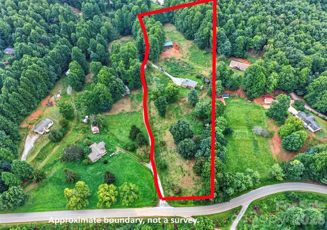 Photo 3 of Single family home for sale at 3702 Cabin Crk Rd, Zirconia, NC 28790 | MLS# 4413584 | Listing updated on 2026-08-13