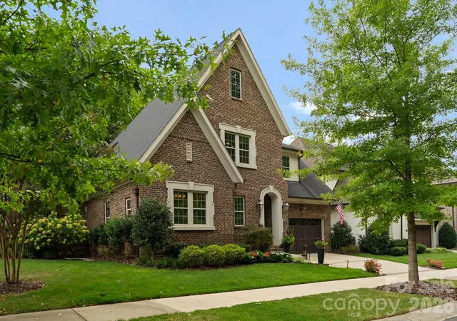 Photo 3 of Single family home for sale at 4611 Harper Ct, Charlotte, NC 28210 | MLS# 4413590 | Listing updated on 2026-10-28