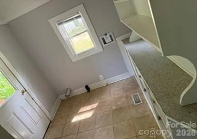 5th image of 826 W Davidson Ave, Gastonia, NC 28052 | MLS# 4413623