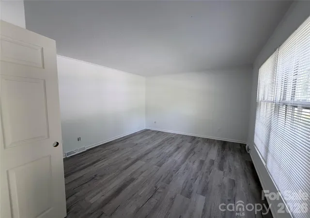 Photo 4 of Single family home for sale at 931 Pineborough Rd, Charlotte, NC 28212 | MLS# 4413634 | Listing updated on 2026-09-05