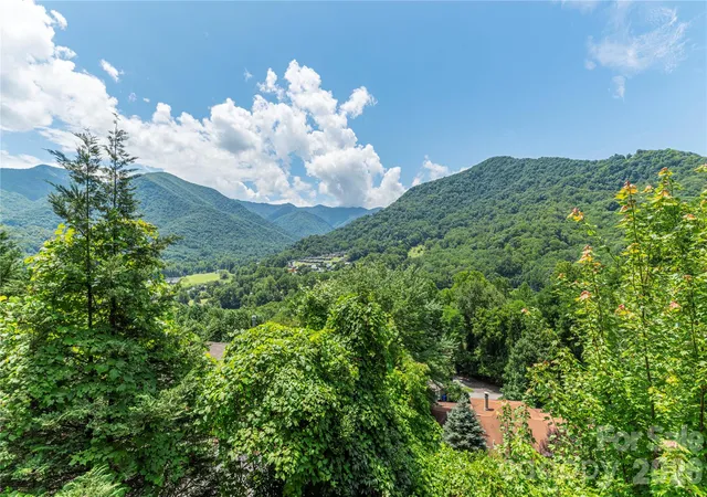 Photo 2 of Single family home for sale at 73 Mountain Breeze Dr, Maggie Valley, NC 28751 | MLS# 4413648 | Listing updated on 2026-08-23