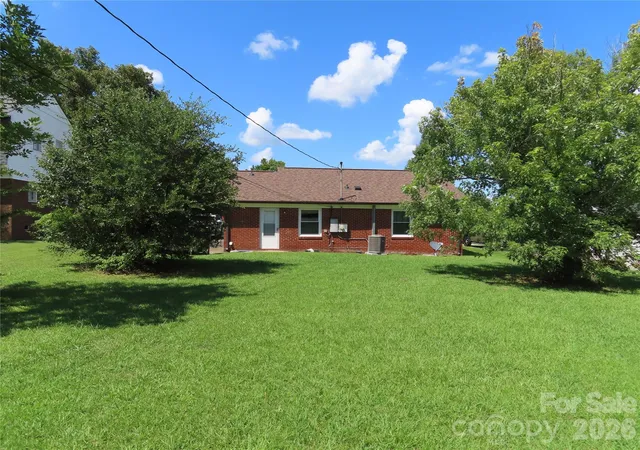 Photo 3 of Single family home for sale at 1170 Parkmont Ln, Rock Hill, SC 29730 | MLS# 4413651 | Listing updated on 2026-08-18