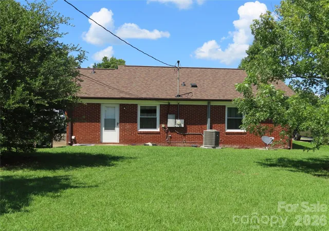 Photo 3 of Single family home for sale at 1170 Parkmont Ln, Rock Hill, SC 29730 | MLS# 4413651 | Listing updated on 2026-08-18