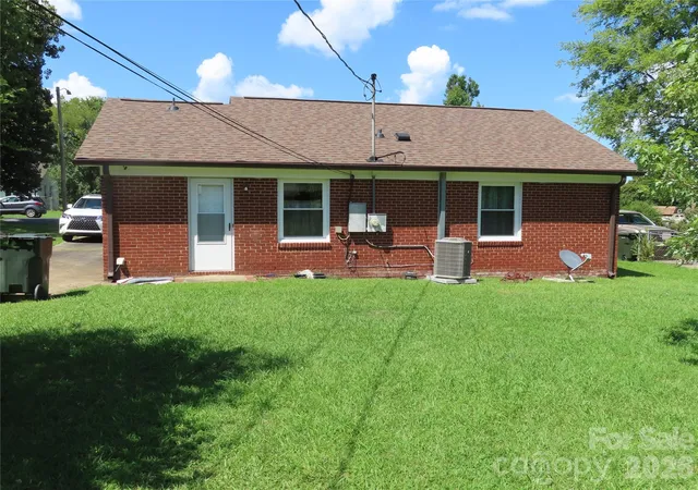 Photo 4 of Single family home for sale at 1170 Parkmont Ln, Rock Hill, SC 29730 | MLS# 4413651 | Listing updated on 2026-08-18