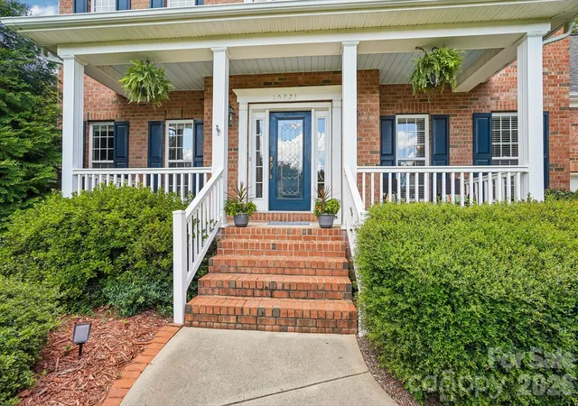 Photo 2 of Single family home for sale at 10823 Persimmon Crk Dr, Mint Hill, NC 28227 | MLS# 4413690 | Listing updated on 2026-09-23