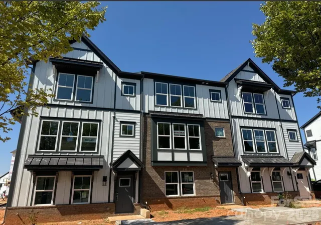 Photo 2 of Townhouse for sale at 1908 Alexander Village Main Dr, Charlotte, NC 28262 | MLS# 4413721 | Listing updated on 2026-10-01