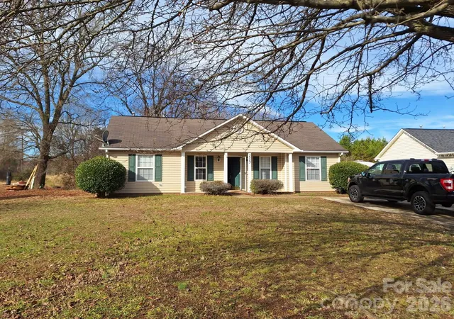 Photo 1 of Single family home for sale at 3523 Tracy Glenn Ct, Charlotte, NC 28269 | MLS# 4413729 | Listing updated on 2026-08-24