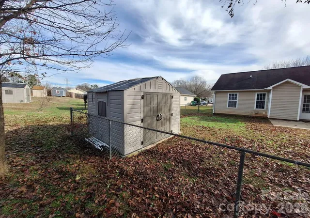 Photo 2 of Single family home for sale at 3523 Tracy Glenn Ct, Charlotte, NC 28269 | MLS# 4413729 | Listing updated on 2026-08-24