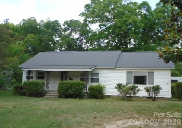 Photo 1 of Single family home for sale at 512 E Vance St, Laurinburg, NC 28352 | MLS# 4413748 | Listing updated on 2026-08-12