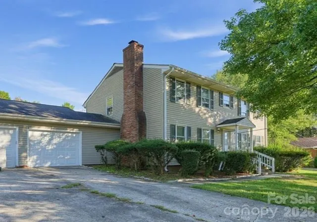 Photo 1 of Single family home for sale at 512 E Vance St, Laurinburg, NC 28352 | MLS# 4413748 | Listing updated on 2026-10-21