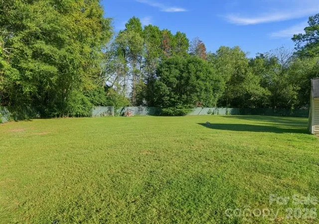 Photo 20 of Single family home for sale at 512 E Vance St, Laurinburg, NC 28352 | MLS# 4413748 | Listing updated on 2026-10-21