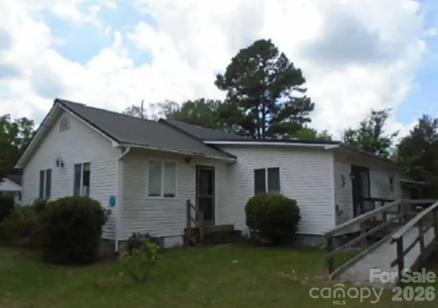 Photo 2 of Single family home for sale at 512 E Vance St, Laurinburg, NC 28352 | MLS# 4413748 | Listing updated on 2026-08-12