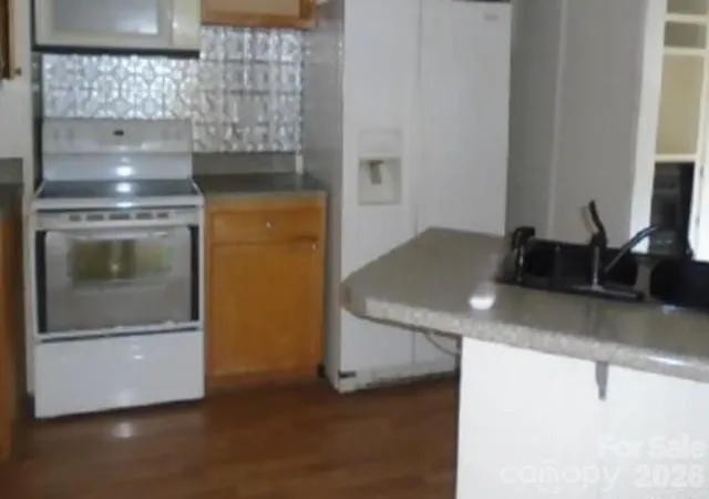 Photo 4 of Single family home for sale at 512 E Vance St, Laurinburg, NC 28352 | MLS# 4413748 | Listing updated on 2026-08-12