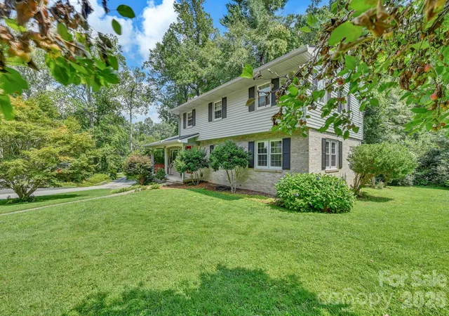 2nd image of 307 Woodland Trl, Hendersonville, NC 28739 | MLS# 4413752