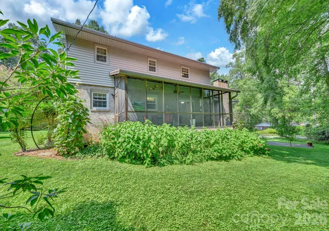 3rd image of 307 Woodland Trl, Hendersonville, NC 28739 | MLS# 4413752