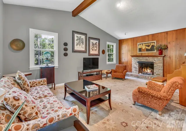 4th image of 307 Woodland Trl, Hendersonville, NC 28739 | MLS# 4413752