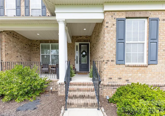 Photo 3 of Single family home for sale at 1402 Smoketree Ct, Waxhaw, NC 28173 | MLS# 4413760 | Listing updated on 2026-10-07