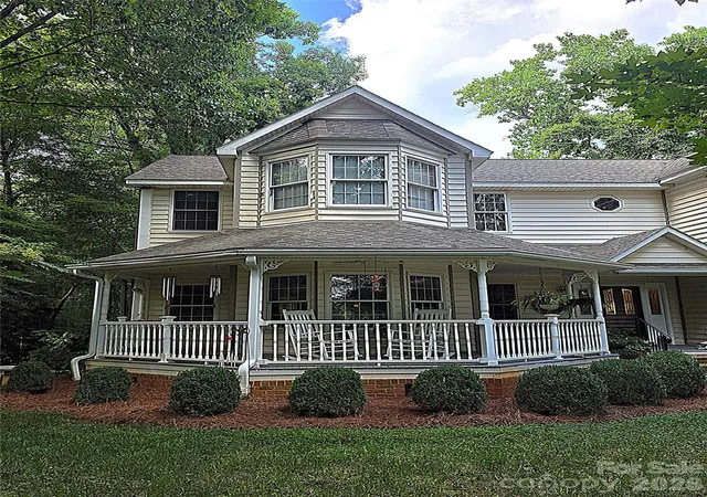 Photo 2 of Single family home for sale at 4721 Kuykendall Rd, Charlotte, NC 28270 | MLS# 4413764 | Listing updated on 2026-08-17