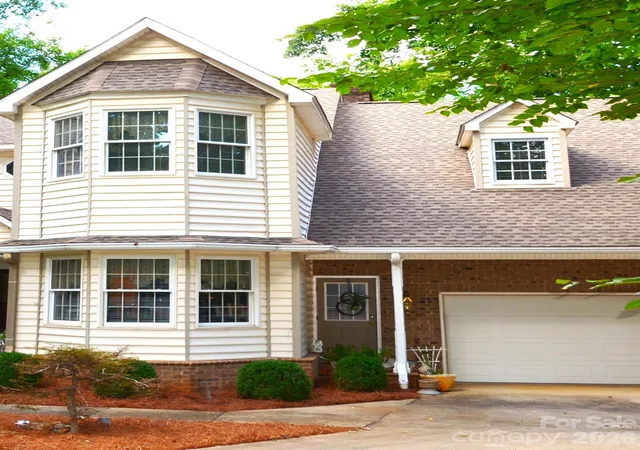 Photo 3 of Single family home for sale at 4721 Kuykendall Rd, Charlotte, NC 28270 | MLS# 4413764 | Listing updated on 2026-08-17