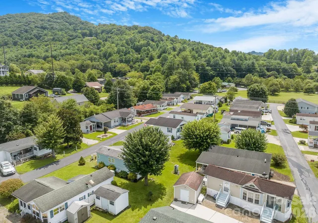 Photo 3 of Single family home for sale at 53 Strollers Ln, Waynesville, NC 28785 | MLS# 4413806 | Listing updated on 2026-09-20