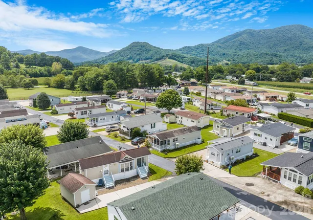 Photo 4 of Single family home for sale at 53 Strollers Ln, Waynesville, NC 28785 | MLS# 4413806 | Listing updated on 2026-09-20