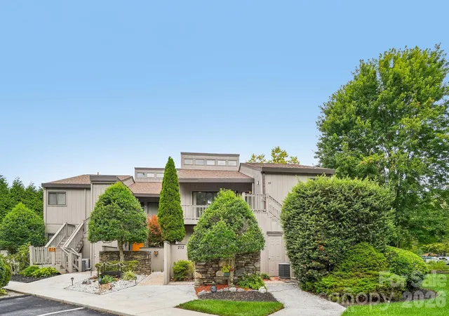 2nd image of 210 Juniper Ln, Hendersonville, NC 28739 | MLS# 4413823